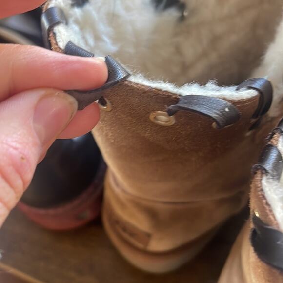 UGG Aidah Suede Whipstitch Detail Boots in US Women's 7 Chestnut Brown - Picture 10 of 10